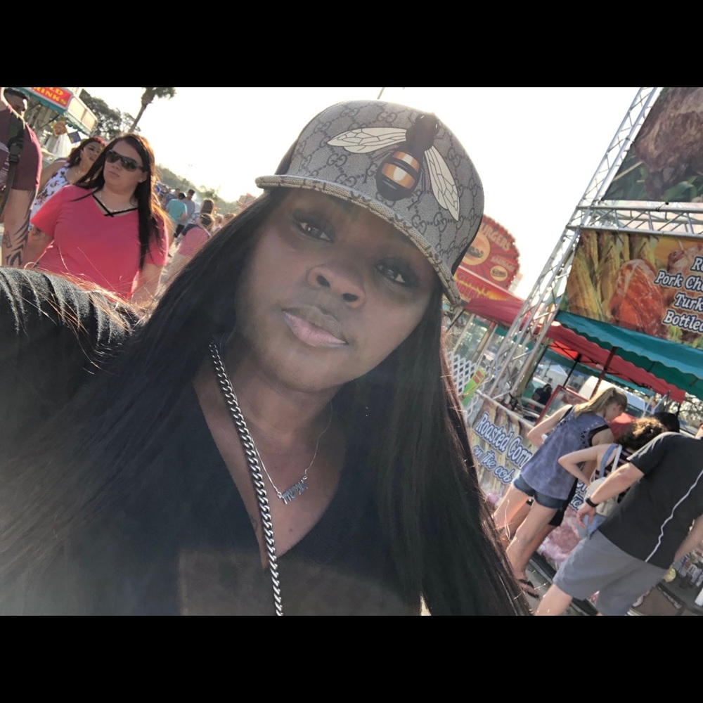 Meet your Posher, Anicia